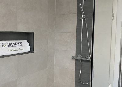 Badezimmer Dusche mit Ablage SAMORE